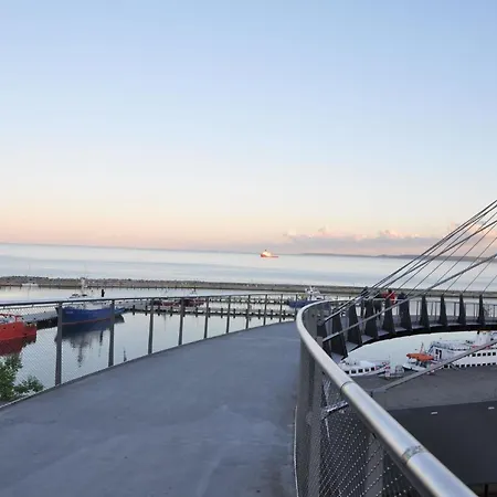 Nette Mit Balkon Fuer 4 Personen In Der Hafenstadt Sassnitz, Ostseekueste Deutschland Apartment *