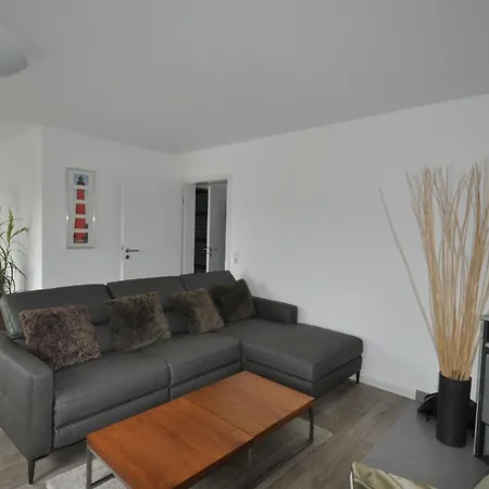 Nette Mit Balkon Fuer 4 Personen In Der Hafenstadt Sassnitz, Ostseekueste Deutschland *